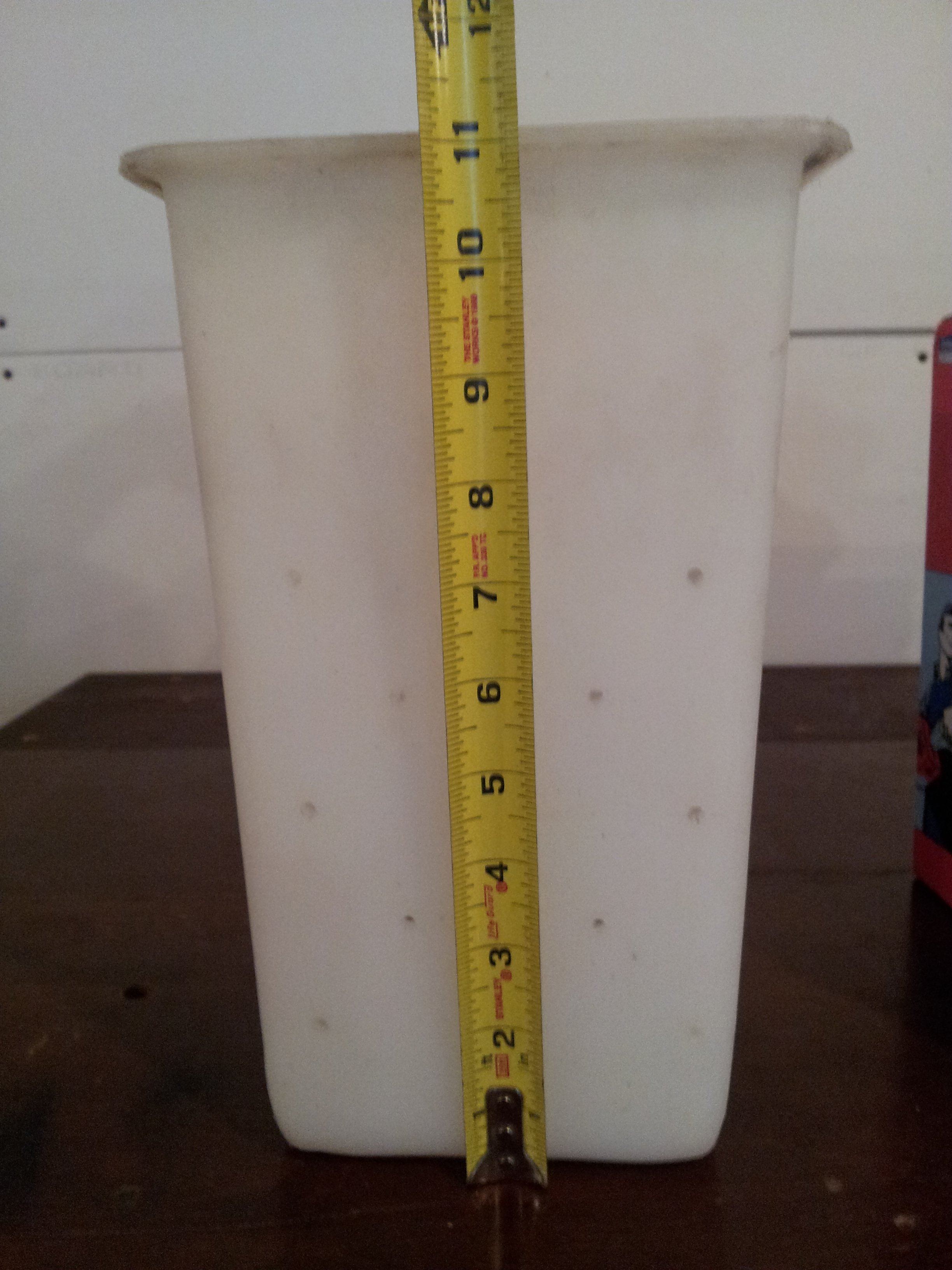 Tupperware Cylinder 