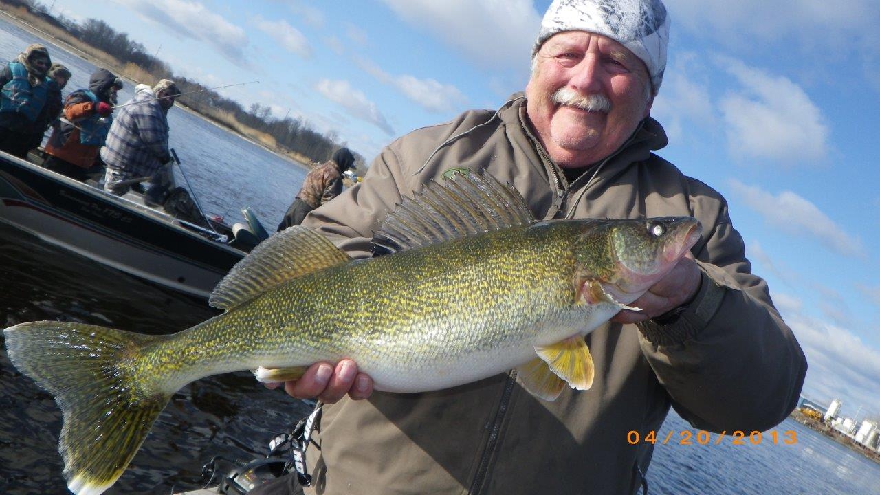 Rippin' Rap walleyes on LiveScope, Stubbiest fish ever, Rattle